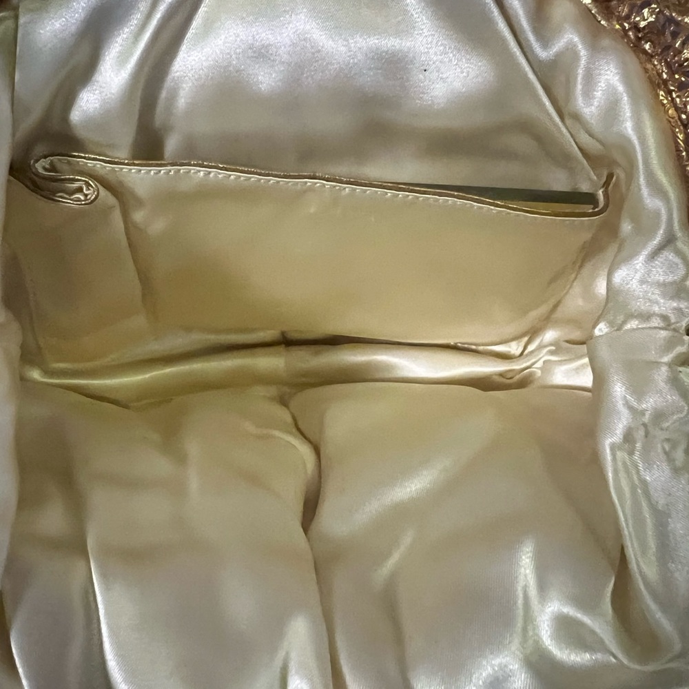 Vintage beige floral formal clutch with chain handle with crystal accents - Picture 5 of 6
